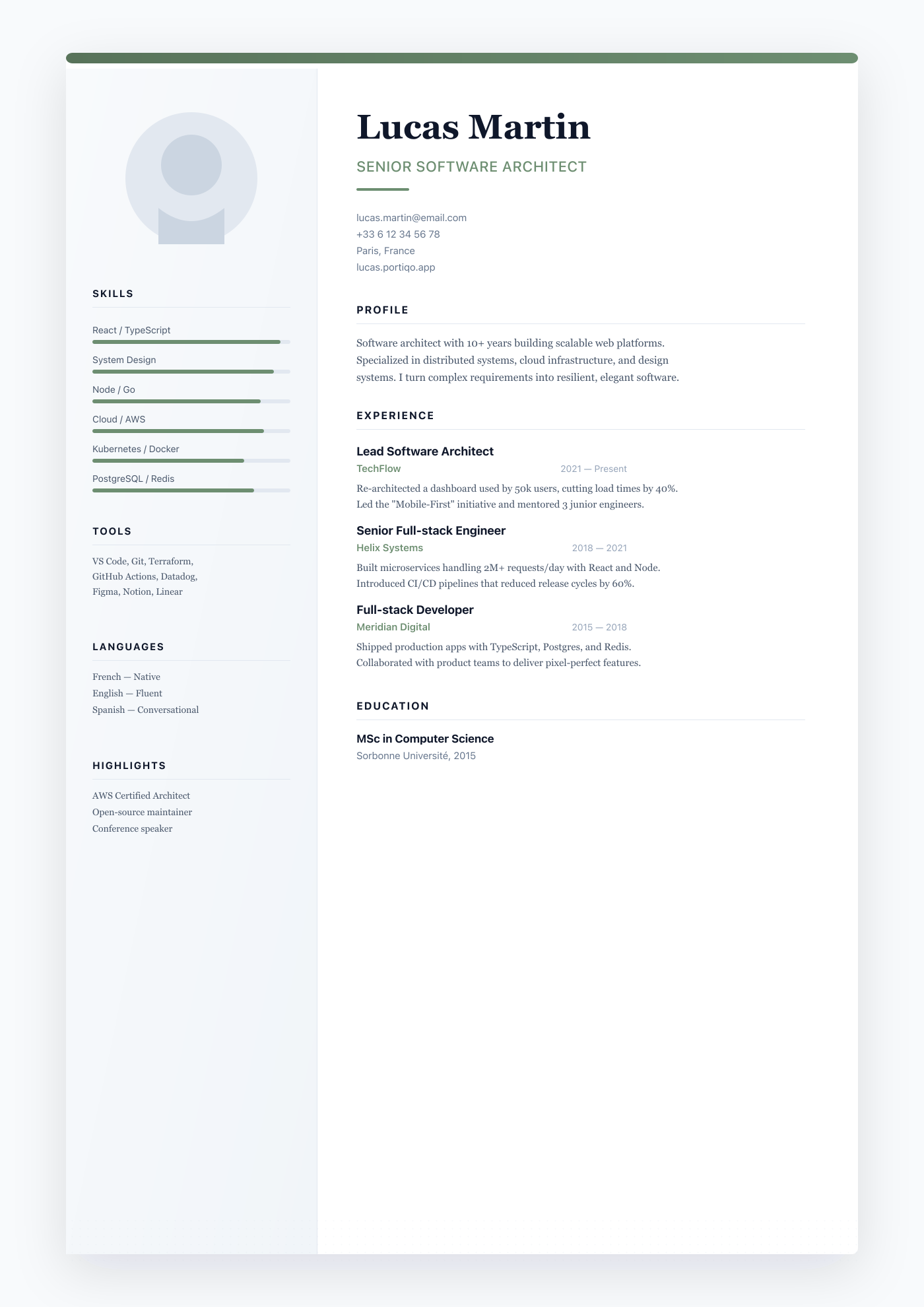 A modern premium CV document